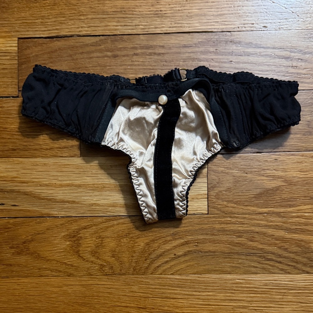 NWOT Elf Zhou Silk Thong